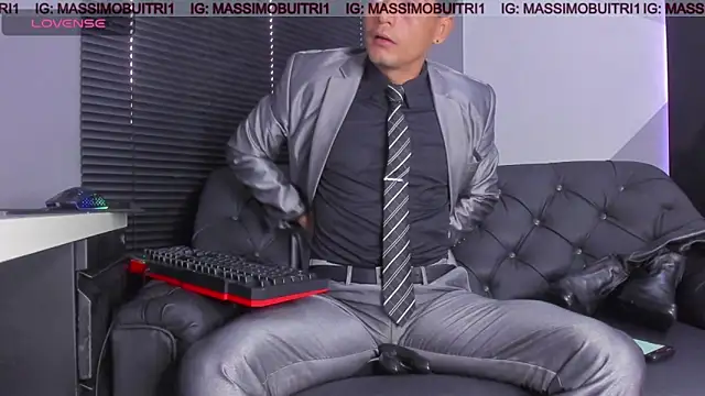 Snapshot of massimo_g chatting on 05/10/26, 11:48 massimo g online show from 05/10/26, 11:48