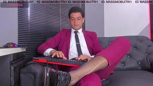 Snapshot of massimo_g chatting on 05/11/26, 02:45 massimo g online show from 05/11/26, 02:45