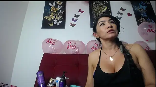Snapshot of luzcastillo07 chatting on 02/19/25, 12:03 luzcastillo07 online show from 02/19/25, 12:03