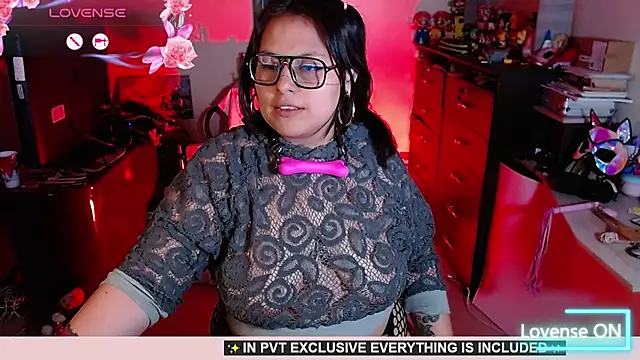 Snapshot of _lilith_heavy chatting on 11/28/25, 06:49 lilith heavy online show from 11/28/25, 06:49