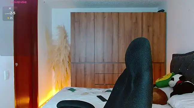 Snapshot of mathew_vidal1 chatting on 12/05/24, 05:59 mathew vidal1 online show from 12/05/24, 05:59