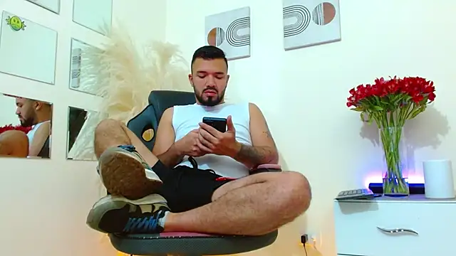 Snapshot of mathew_vidal1 chatting on 10/10/25, 10:20 mathew vidal1 online show from 10/10/25, 10:20