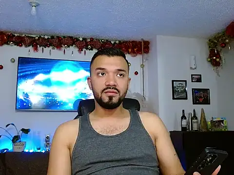 Snapshot of mathew_vidal1 chatting on 11/13/25, 09:14 mathew vidal1 online show from 11/13/25, 09:14