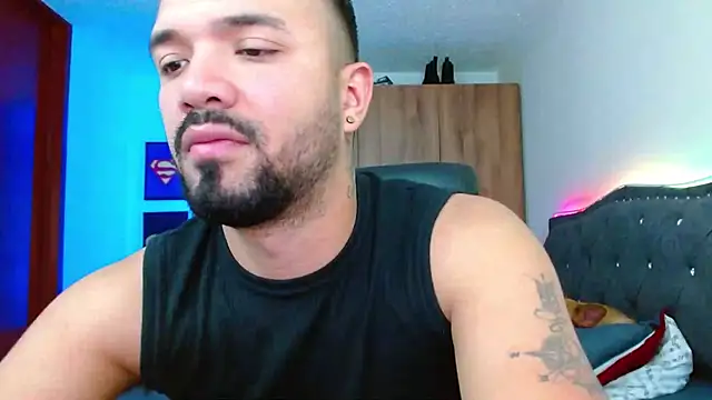 Snapshot of mathew_vidal1 chatting on 11/17/25, 02:39 mathew vidal1 online show from 11/17/25, 02:39