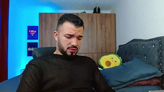 Snapshot of mathew_vidal1 chatting on 11/19/25, 04:01 mathew vidal1 online show from 11/19/25, 04:01