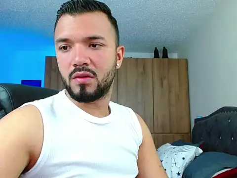 Snapshot of mathew_vidal1 chatting on 11/22/25, 05:39 mathew vidal1 online show from 11/22/25, 05:39