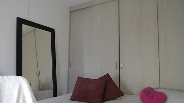 Snapshot of cristal_sexybody chatting on 10/02/25, 10:06 cristal sexybody online show from 10/02/25, 10:06