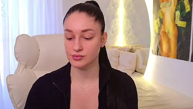 moniqque online show from 05/03/26, 10:10