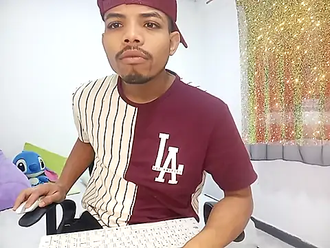 Snapshot of danidiazto2023 chatting on 02/14/25, 08:48 danidiazto2023 online show from 02/14/25, 08:48