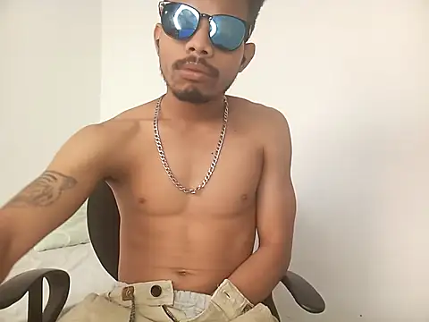 Snapshot of danidiazto2023 chatting on 03/03/25, 09:05 danidiazto2023 online show from 03/03/25, 09:05