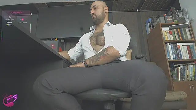 Snapshot of Leon_1234 chatting on 02/12/26, 04:24 Leon 1234 online show from 02/12/26, 04:24