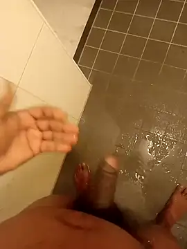 Snapshot of RyZ111 chatting on 12/15/25, 11:09 RyZ111 online show from 12/15/25, 11:09