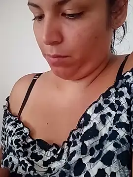 Snapshot of Morenitha-XXX chatting on 12/04/24, 01:42 Morenitha-XXX online show from 12/04/24, 01:42