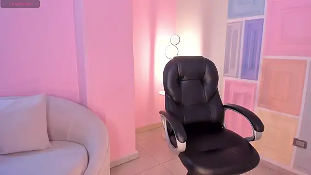 Snapshot of MileyCruz_ chatting on 03/06/26, 08:05 MileyCruz online show from 03/06/26, 08:05