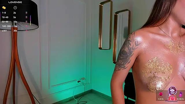 Snapshot of DannaCruz chatting on 02/25/25, 10:39 DannaCruz online show from 02/25/25, 10:39