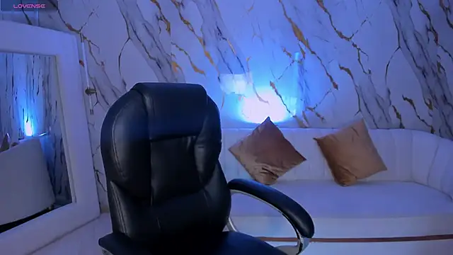 Snapshot of DannaCruz chatting on 01/10/26, 07:04 DannaCruz online show from 01/10/26, 07:04