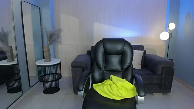 Snapshot of DannaCruz chatting on 01/12/26, 07:41 DannaCruz online show from 01/12/26, 07:41