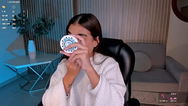 Snapshot of DannaCruz chatting on 01/14/26, 08:03 DannaCruz online show from 01/14/26, 08:03