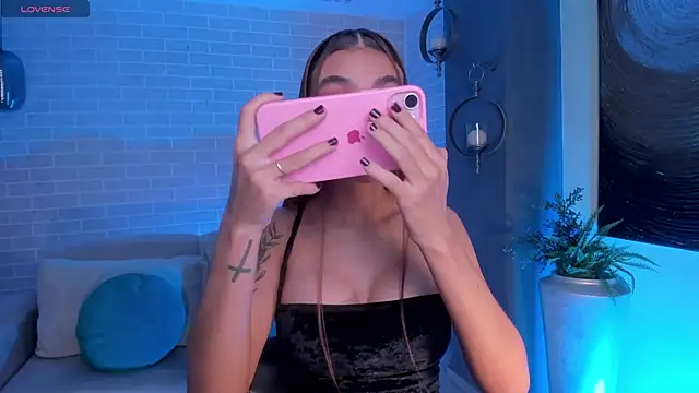 Snapshot of DannaCruz chatting on 03/11/26, 07:42 DannaCruz online show from 03/11/26, 07:42