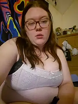 Snapshot of Sexycurvyemilyy chatting on 12/02/24, 10:34 Sexycurvyemilyy online show from 12/02/24, 10:34