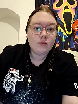 Snapshot of Sexycurvyemilyy chatting on 11/18/25, 03:49 Sexycurvyemilyy online show from 11/18/25, 03:49