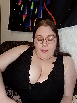Snapshot of Sexycurvyemilyy chatting on 03/24/26, 10:04 Sexycurvyemilyy online show from 03/24/26, 10:04