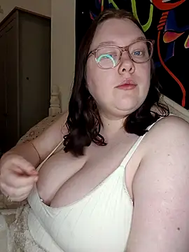 Snapshot of Sexycurvyemilyy chatting on 04/21/26, 08:55 Sexycurvyemilyy online show from 04/21/26, 08:55