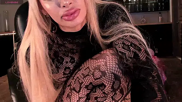 Snapshot of SophiePalmer chatting on 02/14/25, 05:03 SophiePalmer online show from 02/14/25, 05:03