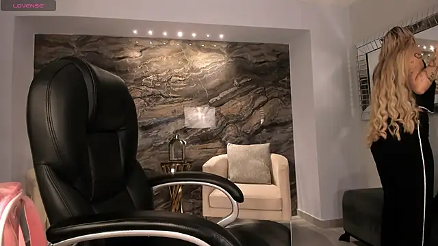 Snapshot of SophiePalmer chatting on 02/20/25, 12:04 SophiePalmer online show from 02/20/25, 12:04