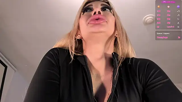 Snapshot of SophiePalmer chatting on 02/26/25, 02:46 SophiePalmer online show from 02/26/25, 02:46