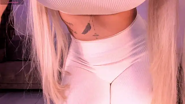 Snapshot of SophiePalmer chatting on 03/09/25, 01:48 SophiePalmer online show from 03/09/25, 01:48