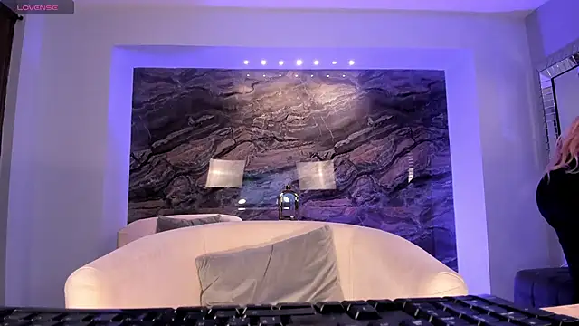 Snapshot of SophiePalmer chatting on 09/24/25, 11:02 SophiePalmer online show from 09/24/25, 11:02