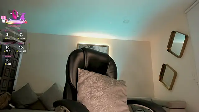 Snapshot of SophiePalmer chatting on 10/11/25, 12:04 SophiePalmer online show from 10/11/25, 12:04