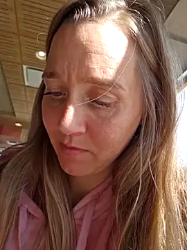 Snapshot of SkyelarSommer chatting on 02/03/26, 02:44 SkyelarSommer online show from 02/03/26, 02:44