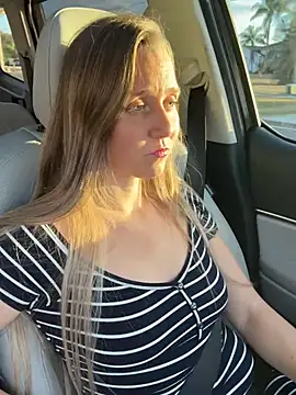 Snapshot of SkyelarSommer chatting on 02/04/26, 10:36 SkyelarSommer online show from 02/04/26, 10:36