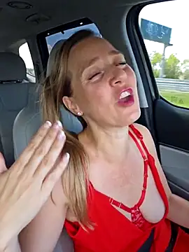 Snapshot of SkyelarSommer chatting on 03/08/26, 04:55 SkyelarSommer online show from 03/08/26, 04:55