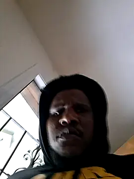 Snapshot of RemyGoldenxxx chatting on 03/19/26, 05:06 RemyGoldenxxx online show from 03/19/26, 05:06