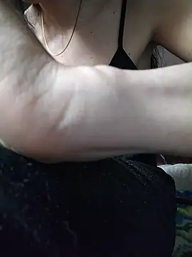 LissaThompsom online show from 11/30/25, 09:30