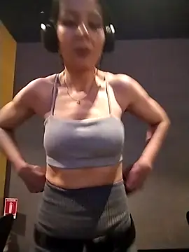 LissaThompsom online show from 12/19/25, 12:01