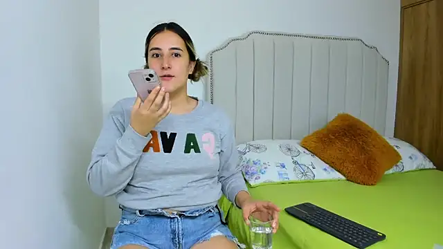 Hanna86 online show from 02/05/25, 04:25