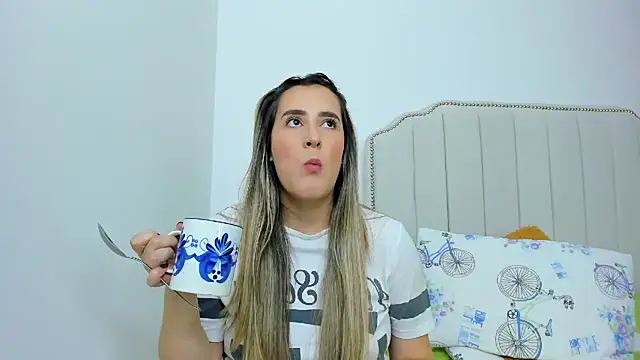 Snapshot of Hanna86 chatting on 03/05/25, 12:38 Hanna86 online show from 03/05/25, 12:38