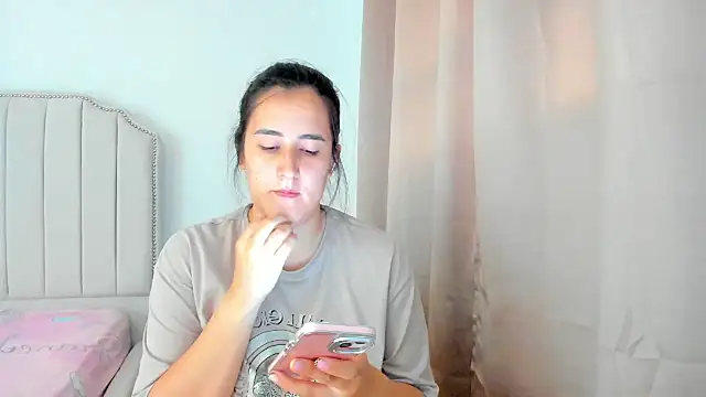 Hanna86 online show from 09/18/25, 02:19