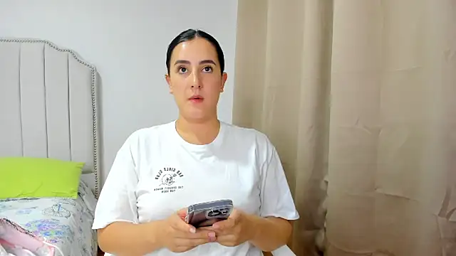 Hanna86 online show from 10/30/25, 12:34