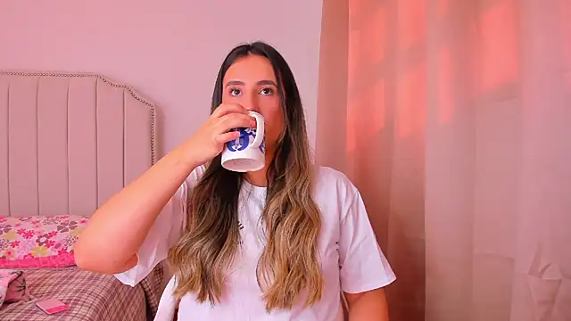 Snapshot of Hanna86 chatting on 11/30/25, 01:59 Hanna86 online show from 11/30/25, 01:59