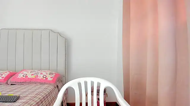 Snapshot of Hanna86 chatting on 01/12/26, 05:18 Hanna86 online show from 01/12/26, 05:18