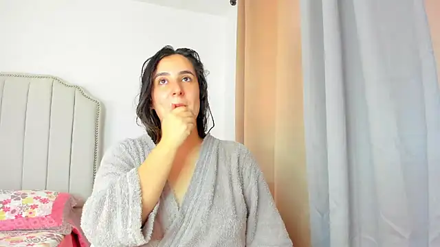 Snapshot of Hanna86 chatting on 02/15/26, 04:58 Hanna86 online show from 02/15/26, 04:58