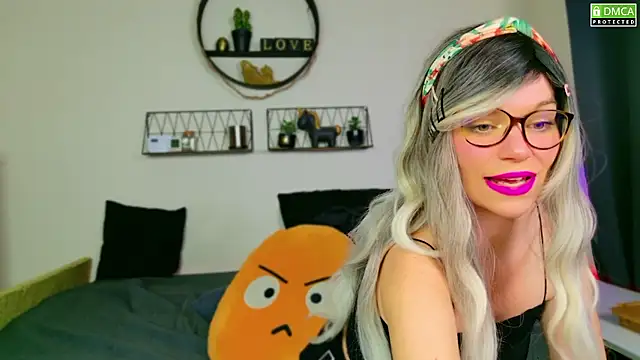 Snapshot of Kittychatte chatting on 12/05/24, 08:22 Kittychatte online show from 12/05/24, 08:22