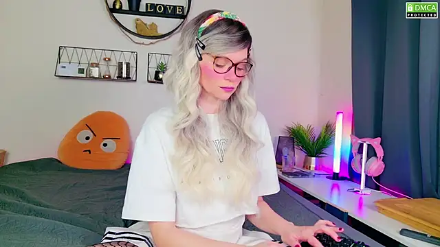 Snapshot of Kittychatte chatting on 01/21/25, 08:32 Kittychatte online show from 01/21/25, 08:32