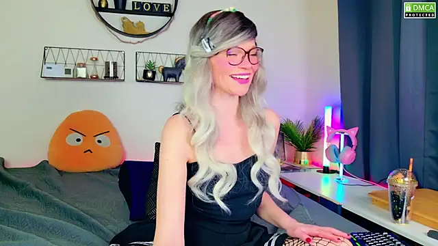 Snapshot of Kittychatte chatting on 01/22/25, 08:38 Kittychatte online show from 01/22/25, 08:38