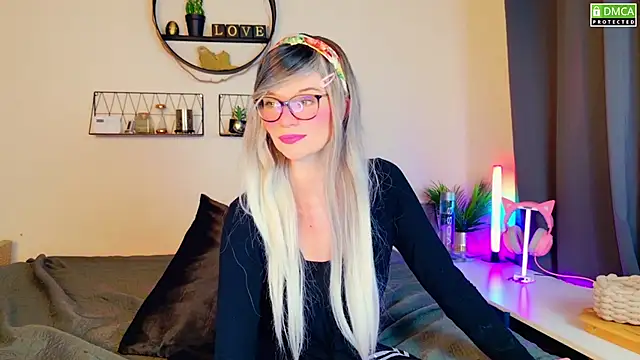 Snapshot of Kittychatte chatting on 02/04/25, 08:38 Kittychatte online show from 02/04/25, 08:38